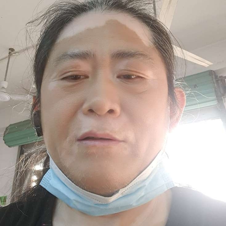 欢呼爱面包的照片
