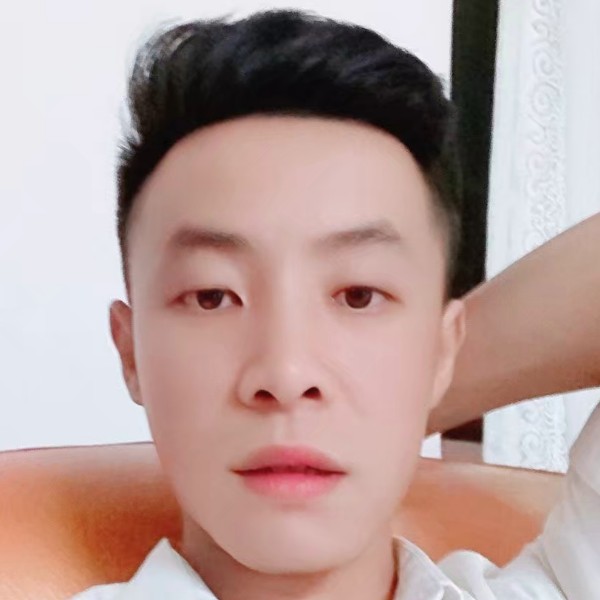 勤奋踢溪流的照片