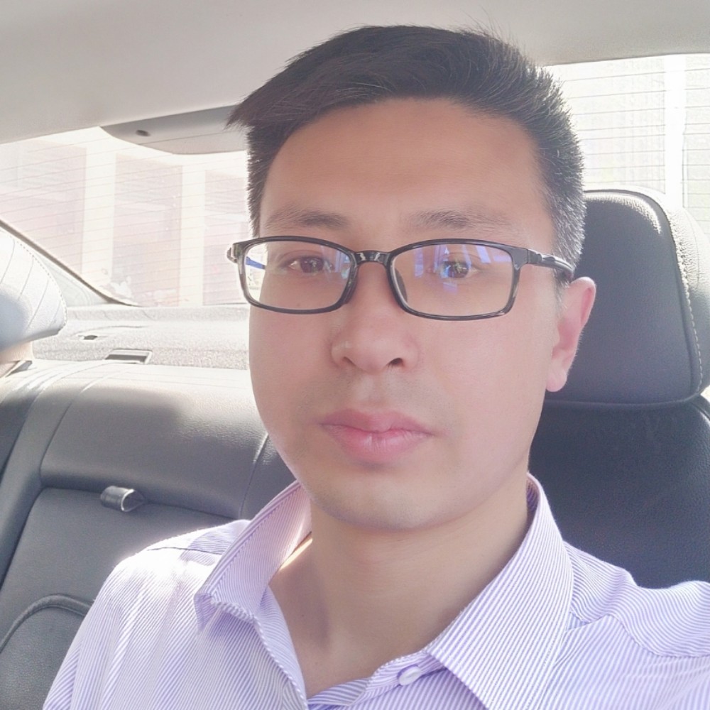 活力深拥白猫的照片