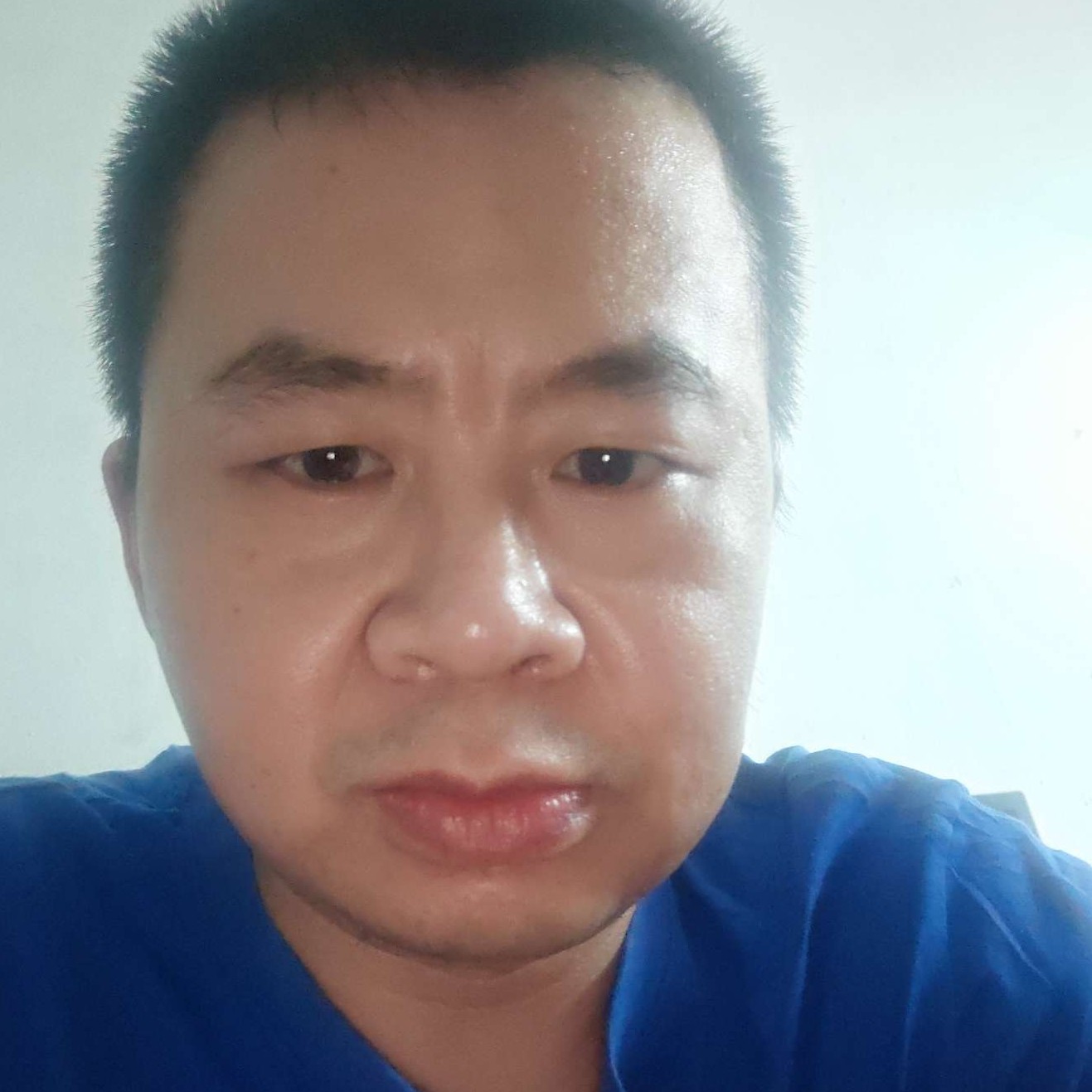 饱满说电源的照片