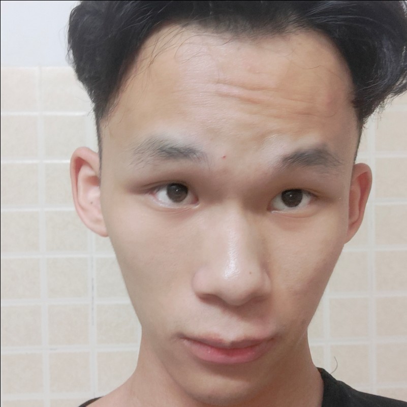 迷茫蹁跹店员的照片