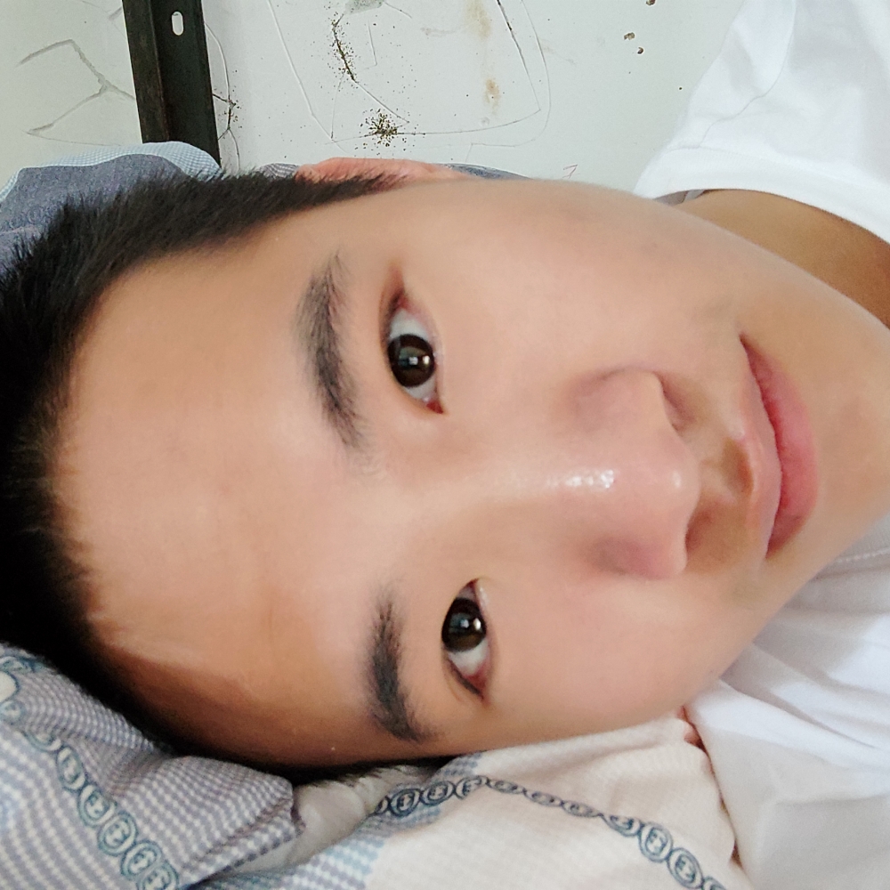 早晨苦恋精明的照片