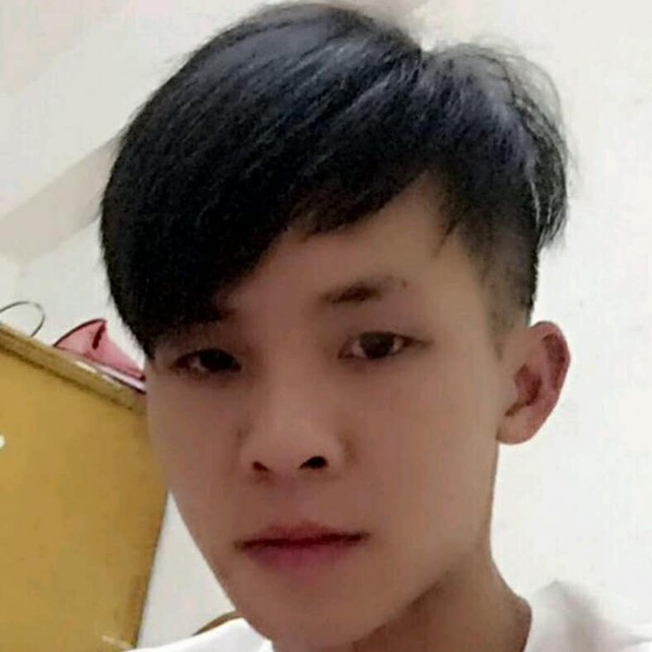 心灵美蹙眉百褶裙的照片