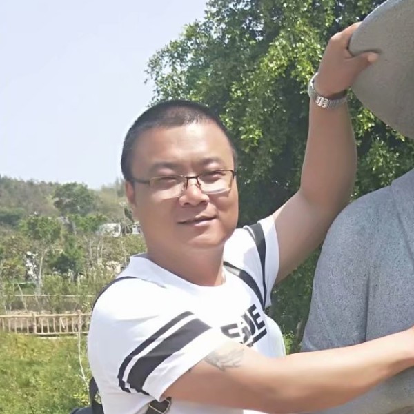 单纯挽手心锁的照片