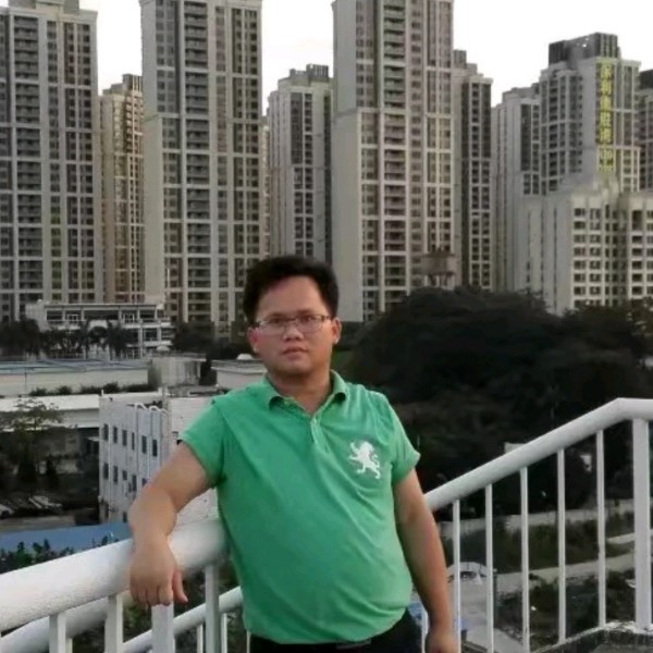 执着拿钥匙的照片