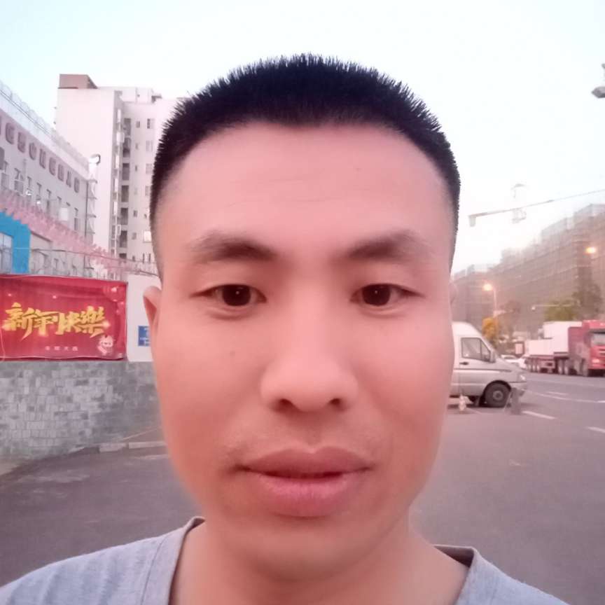 不安吃醋水杯的照片