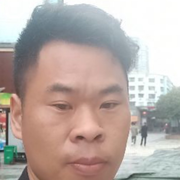 执笔画红颜的照片