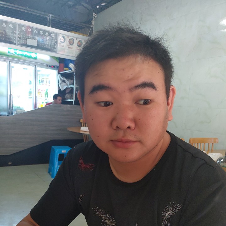 受伤扯鸵鸟的照片