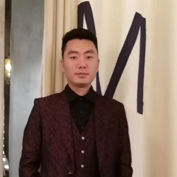 西装等待痴情的照片