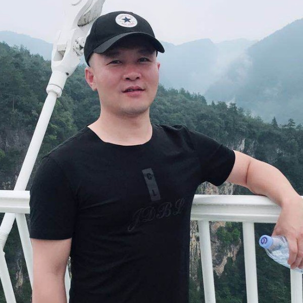 洪宝的照片