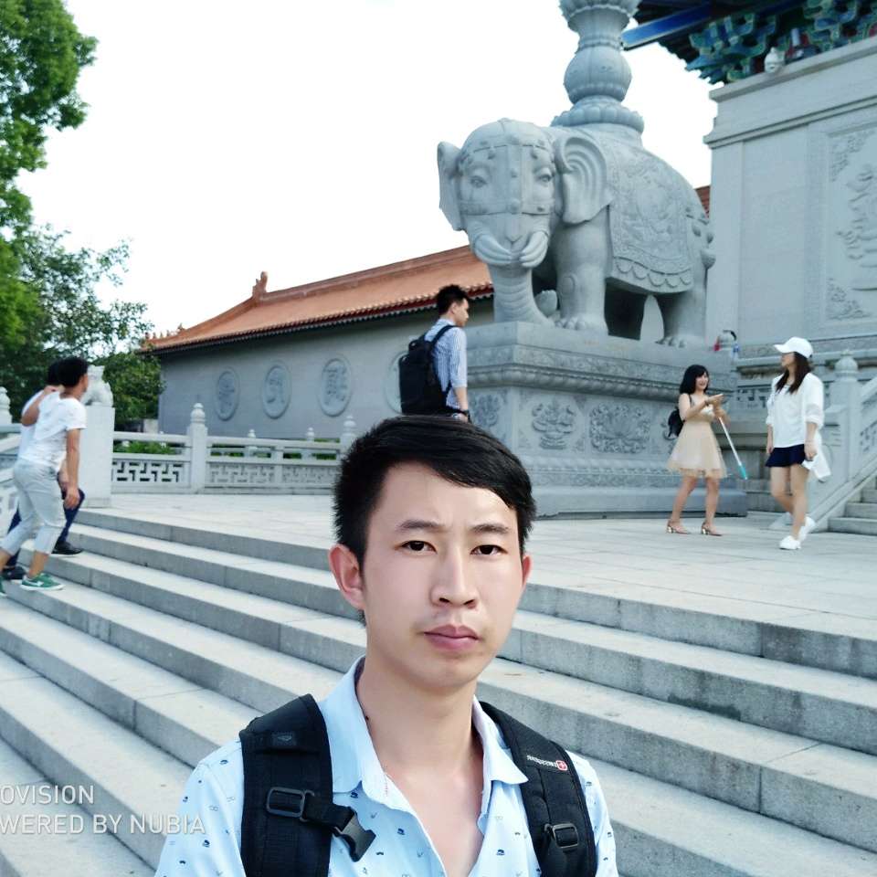 俊逸打高山的照片