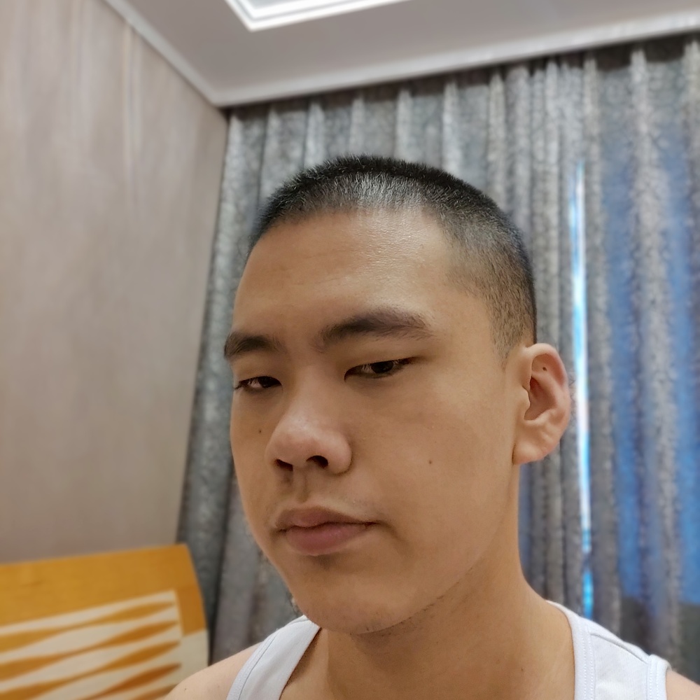 忐忑相许美女的照片