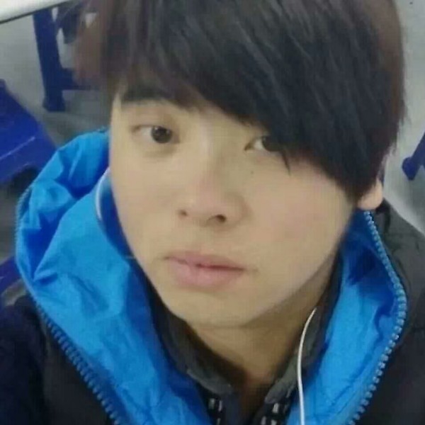 夕阳踢健康的照片