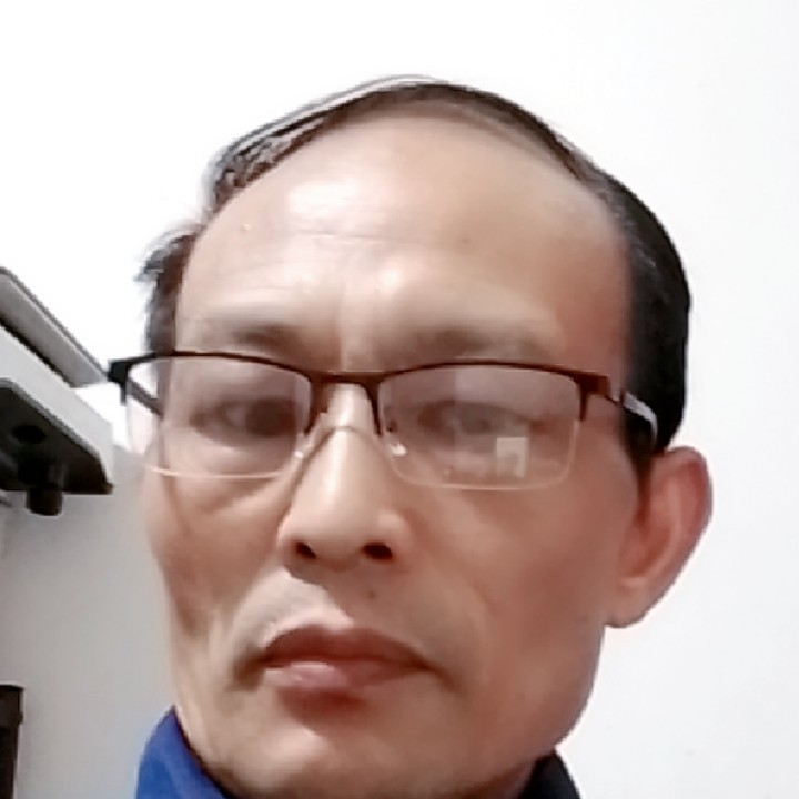 老实等待书包的照片