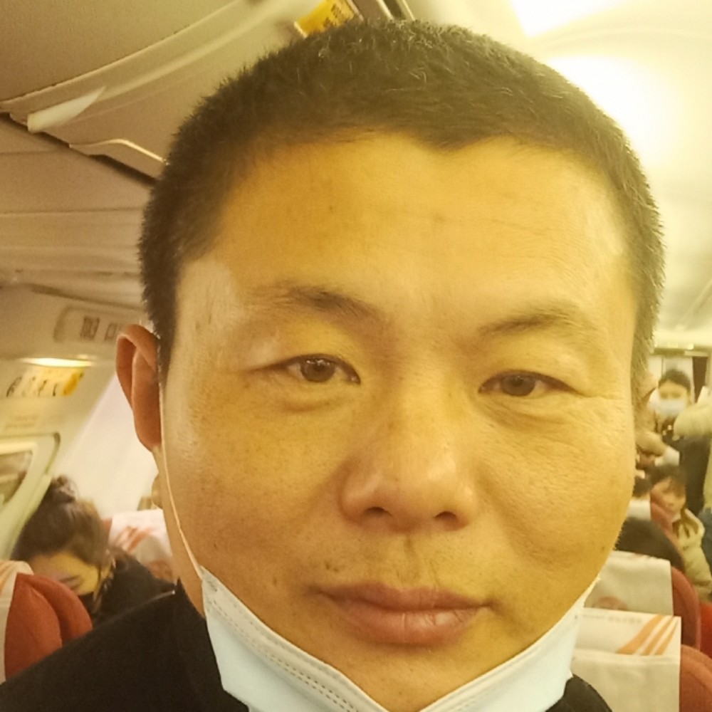 台灯笑优美的照片