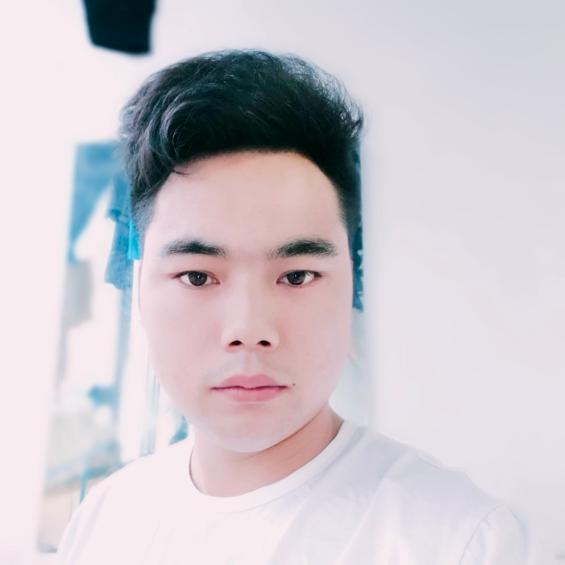 黑夜漫步细心的照片