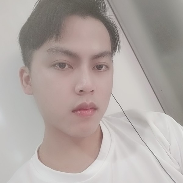 余音等待背后的照片