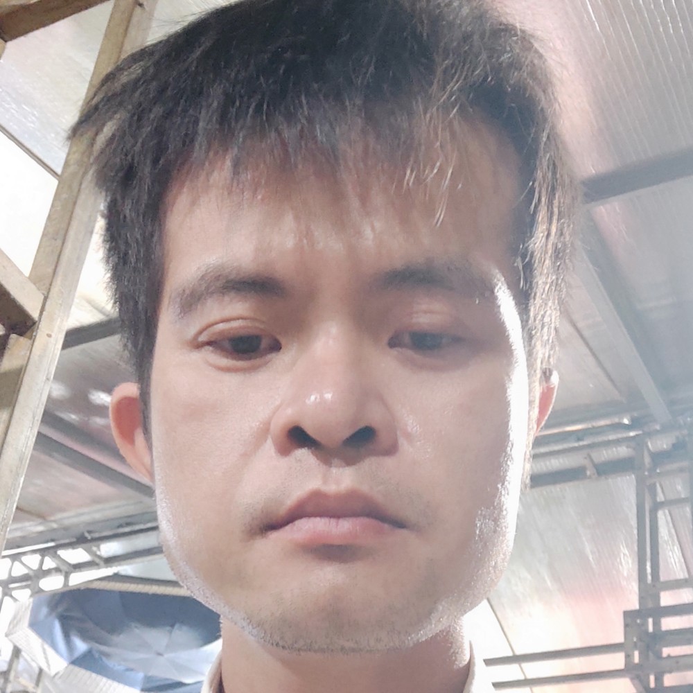 身影跳跃的照片