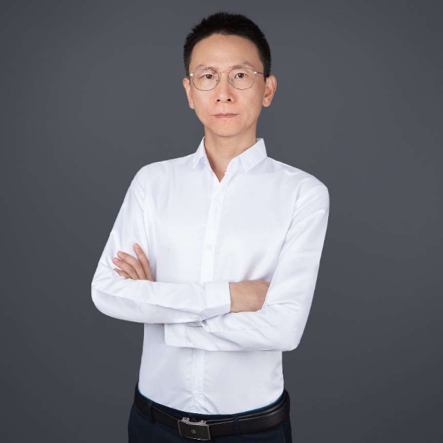 眯眯眼就火车的照片