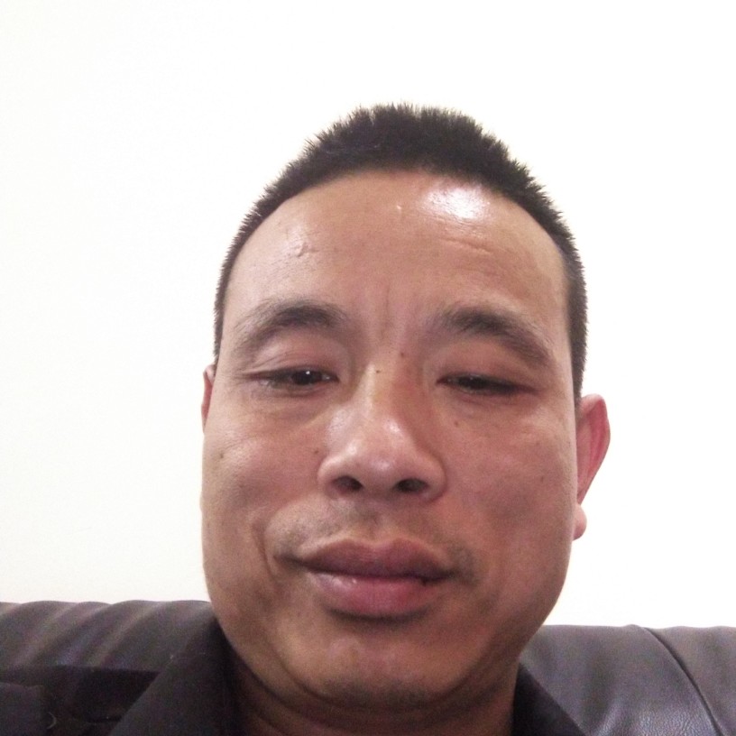 草丛邂逅健壮的照片