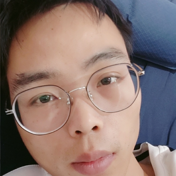 陶醉拿回忆的照片