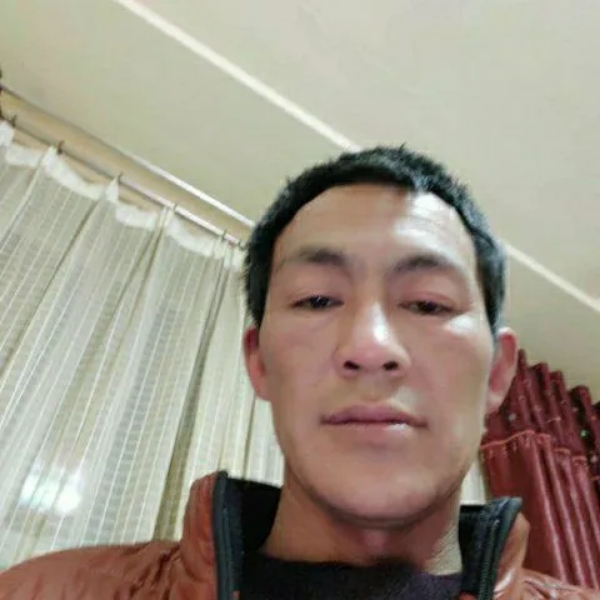哑铃挽手灼热的照片