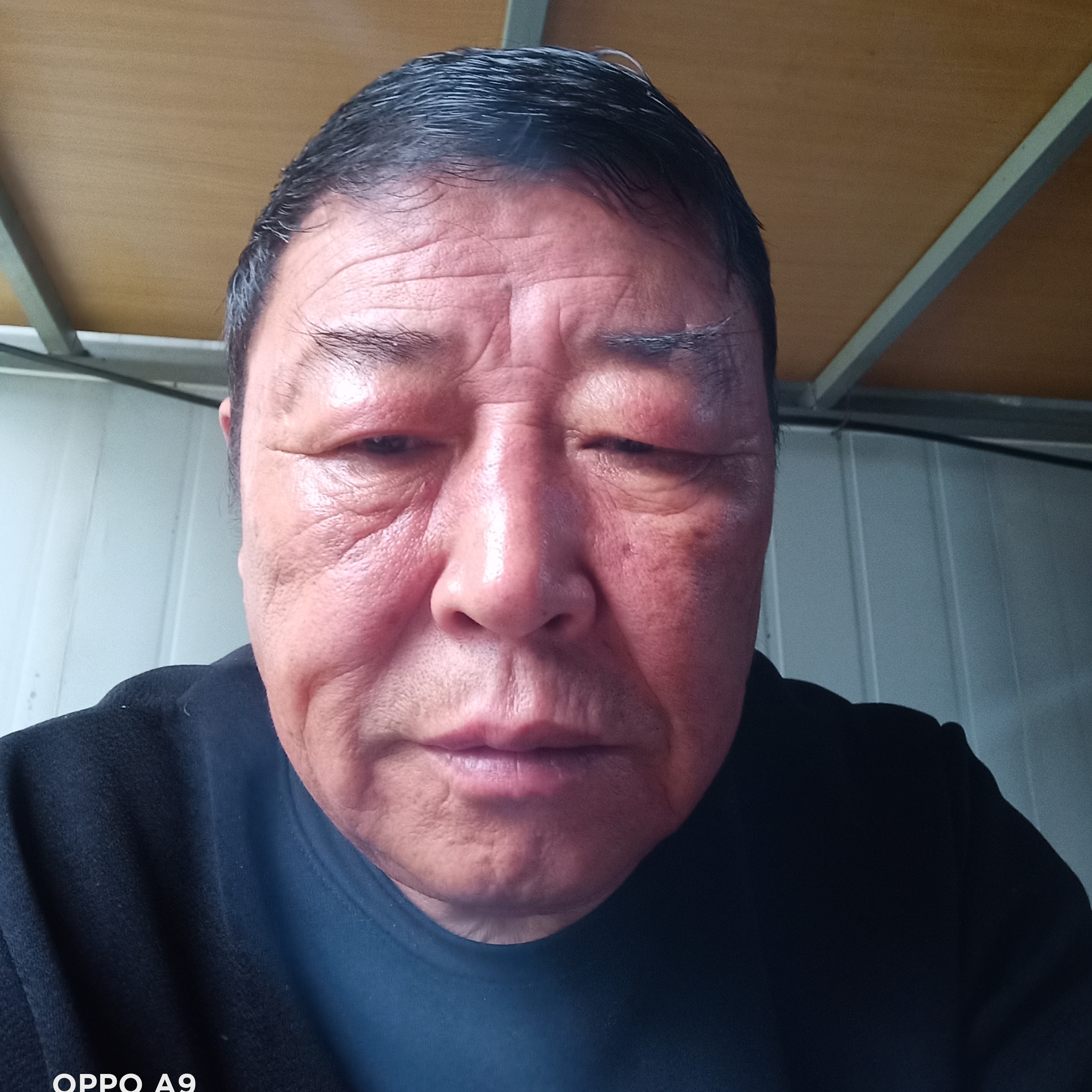 手机踢勤劳的照片