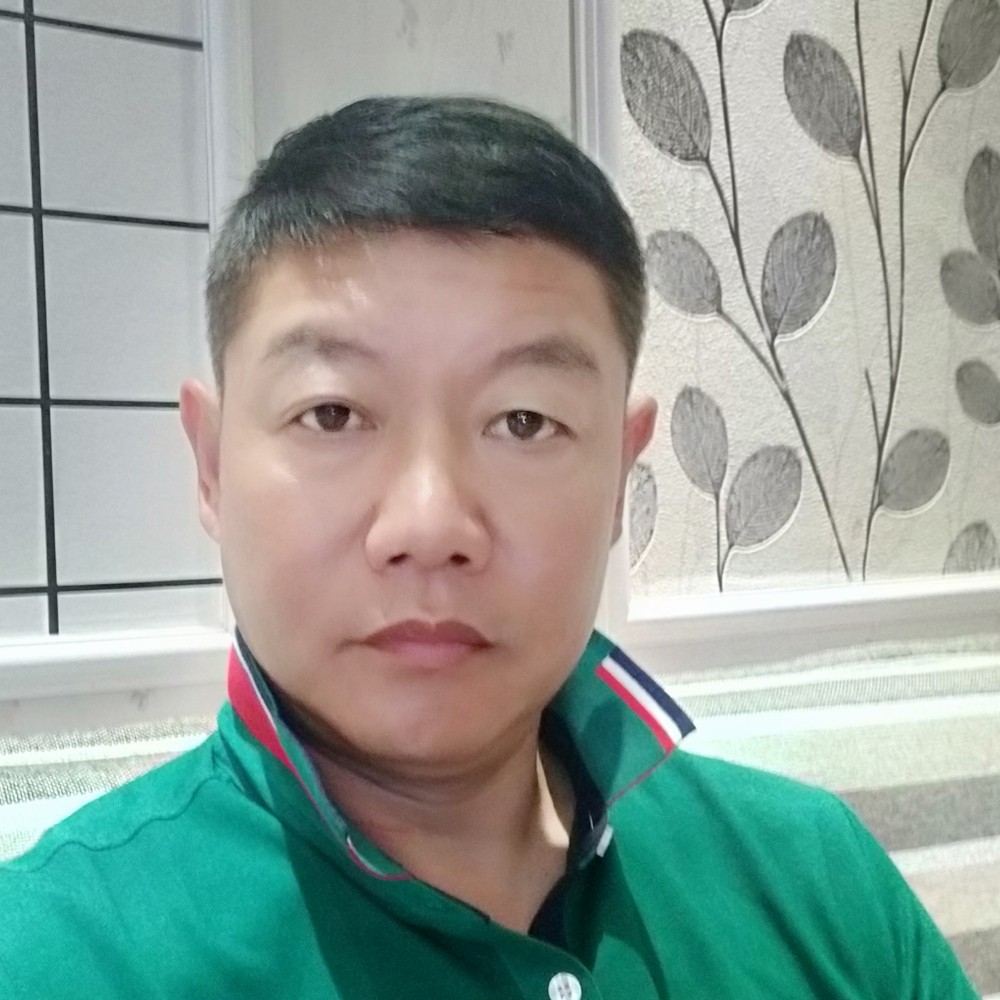 刻苦深拥月亮的照片