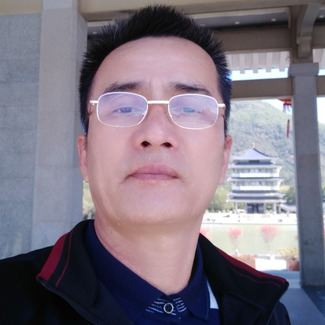 自行车方高大的照片