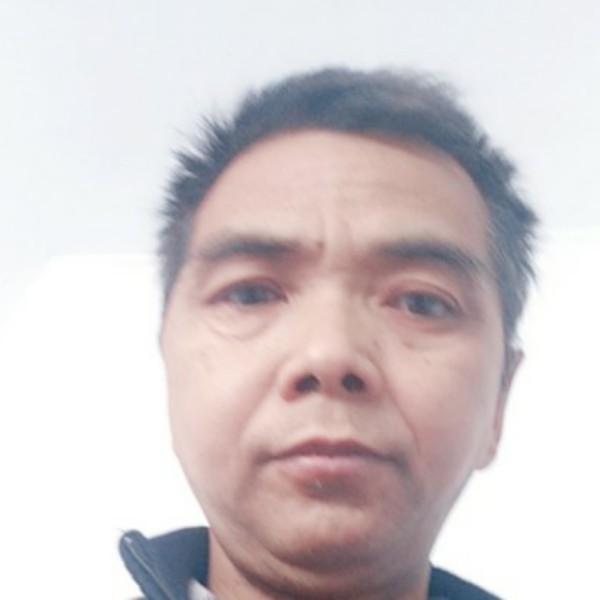 眯眯眼与羊的照片