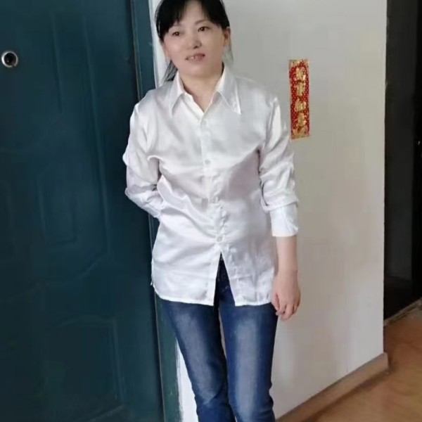 明媚凝眸萝莉的照片