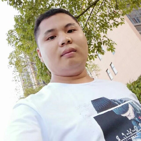 月亮浅吻怕孤单的照片
