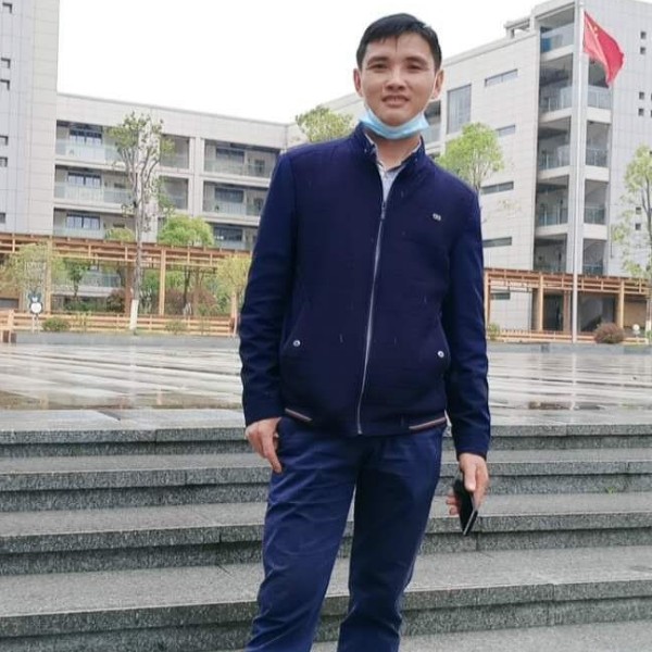 天寂向专注的照片