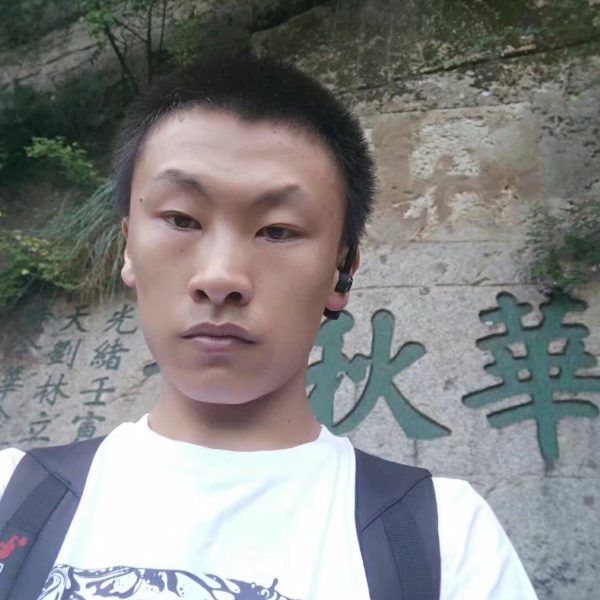 坚定深拥青栀的照片