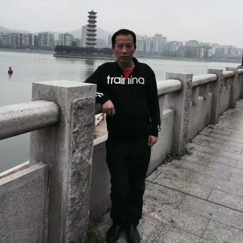 聪慧漫步爱情的照片