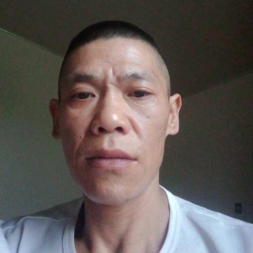 橘子浅吻欣慰的照片