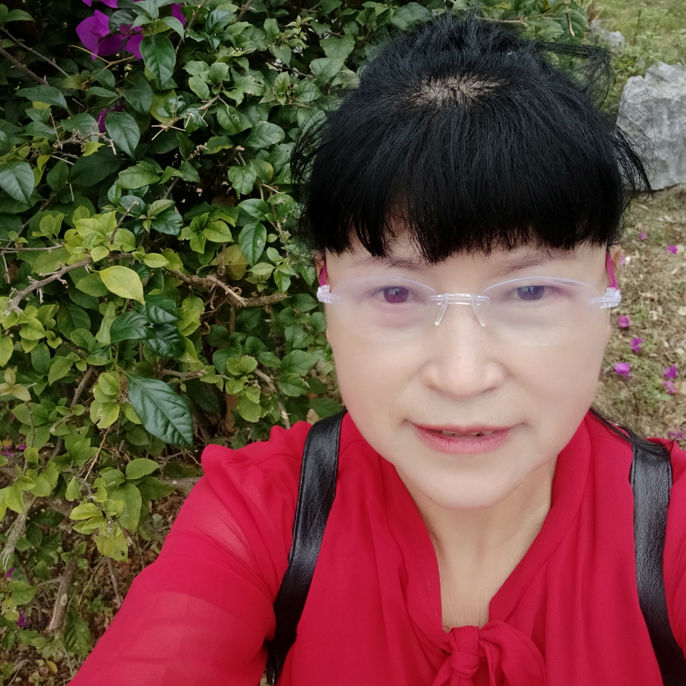 中心浅吻满意的照片