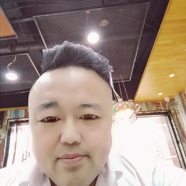 雕琢龙的照片