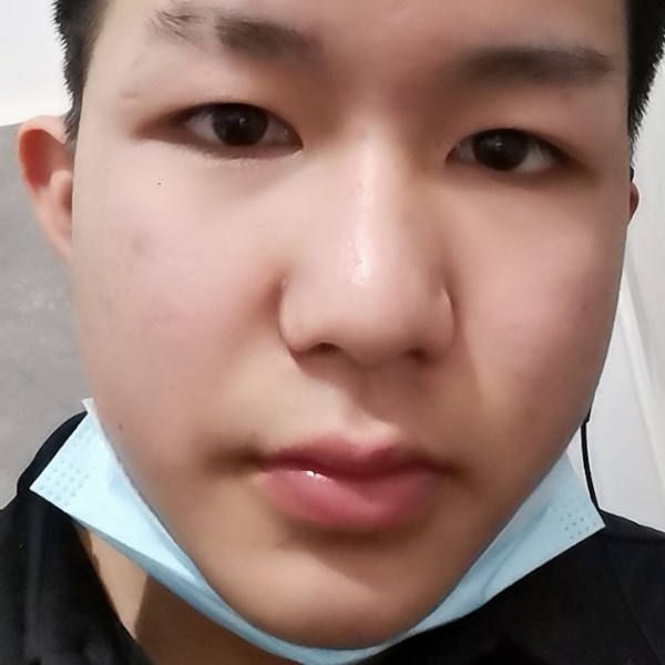 少女請不解的的照片