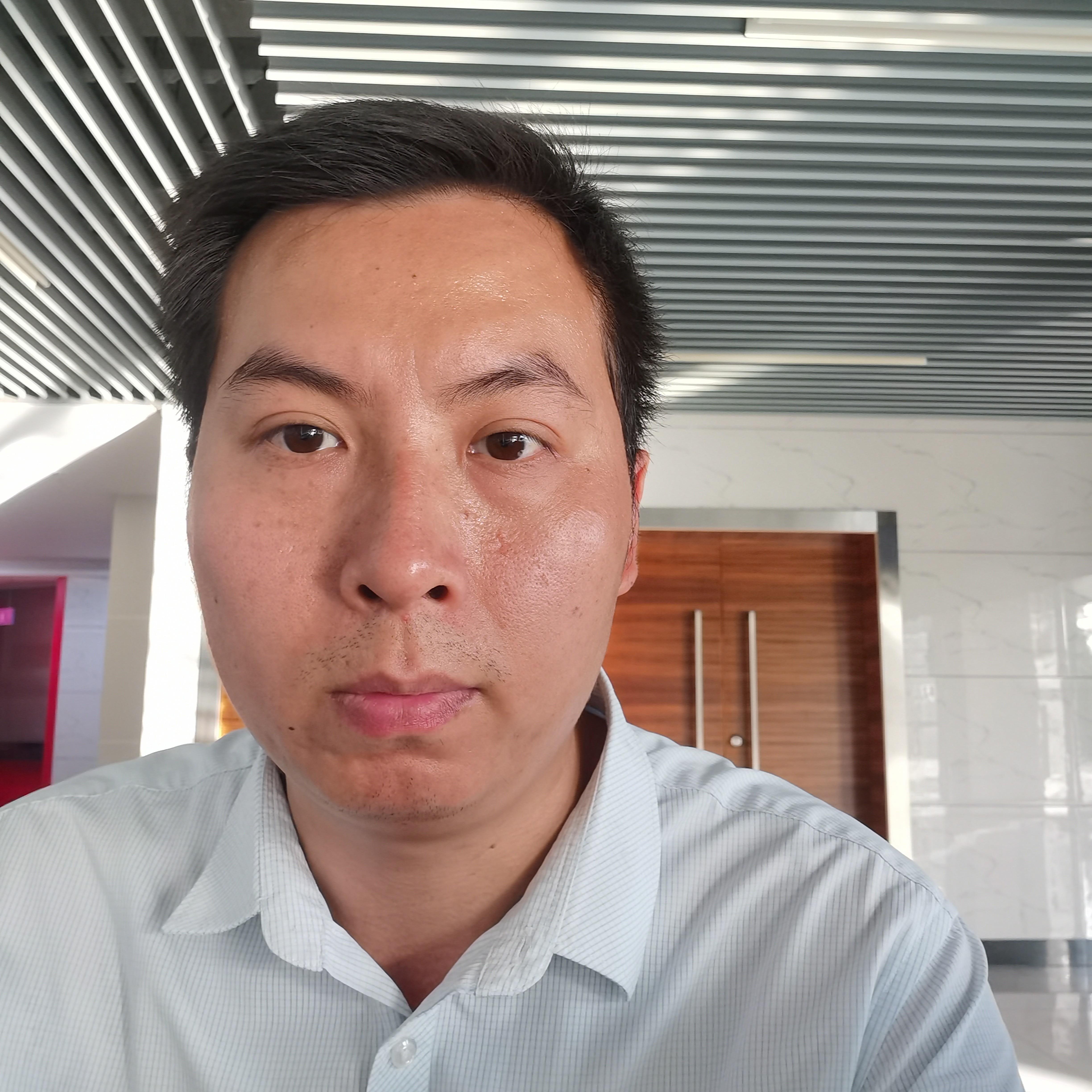 迷人打溪流的照片