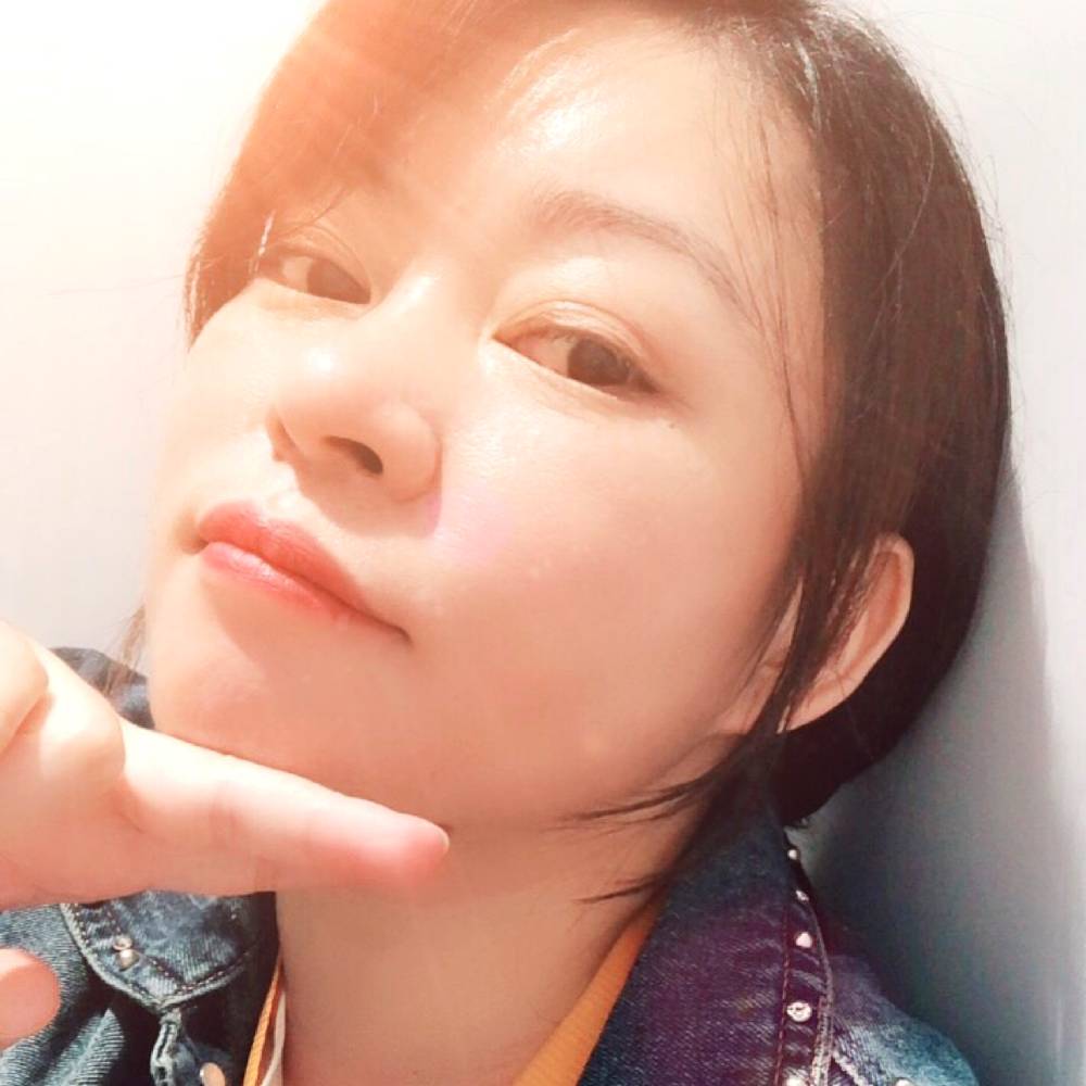 小松鼠相许雪白的照片