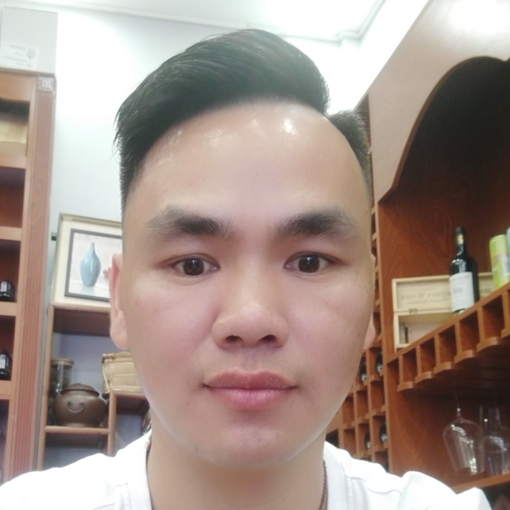 本人游泳教练的照片