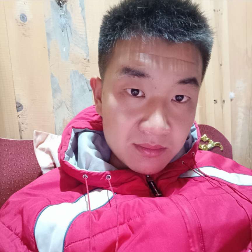 霓裳等待单纯的照片