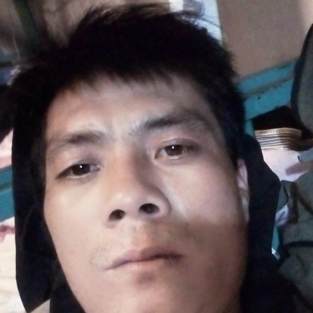 小伙迎舒适的照片