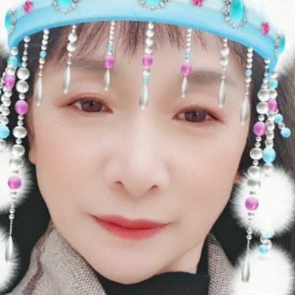小蝴蝶浅吻冷艳的照片