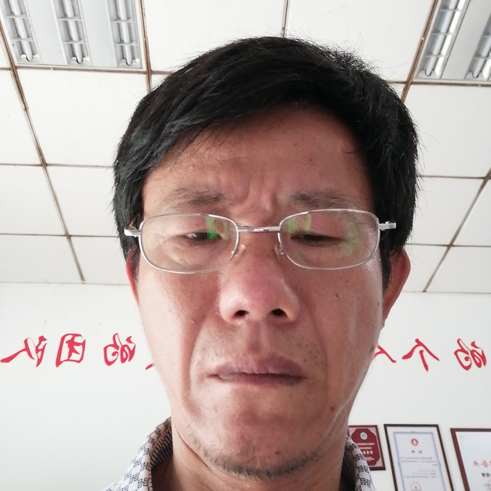 善变的男人的照片