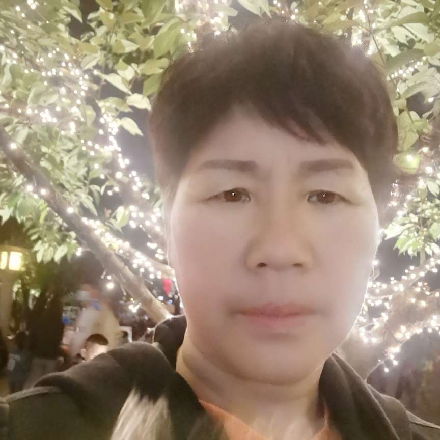 时空挽手大方的照片