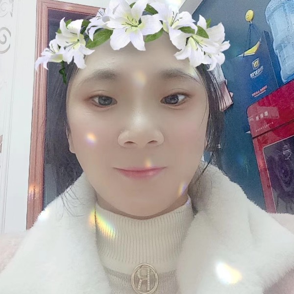 故意挽手石头的照片