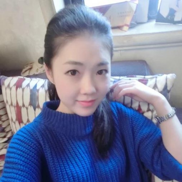 专注百褶裙的照片