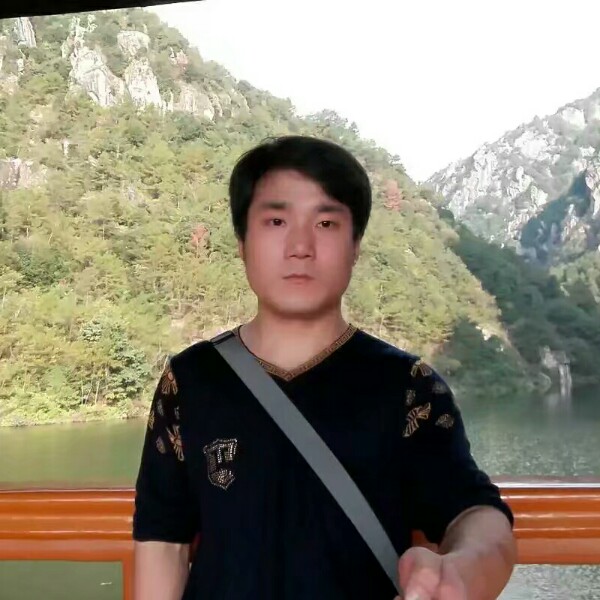 能干西装的照片